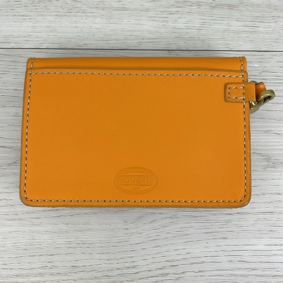 New Without Tags Fossil Leather Wristlet - Picture 2 of 5